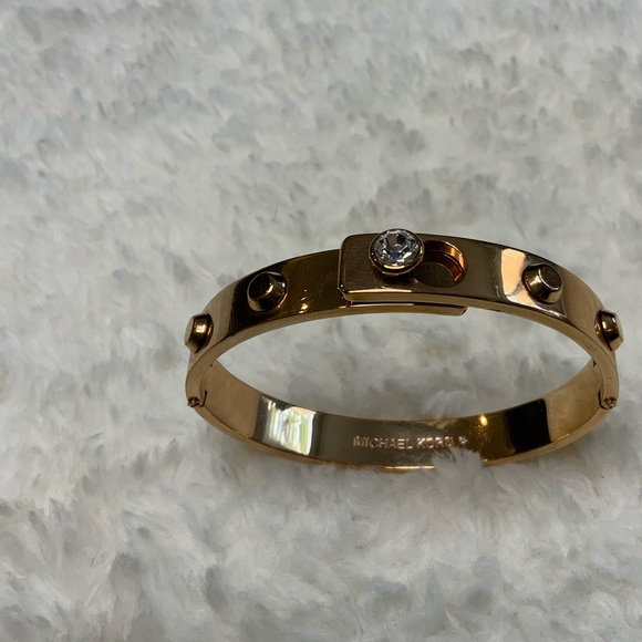 🔥Michael Kors Gold Bracelet with faux 💎 - Picture 8 of 10